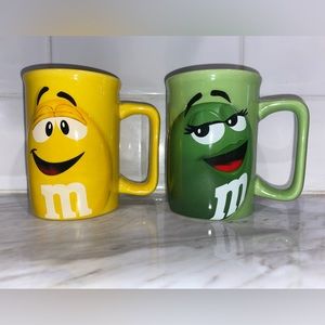 Set Of 2 Licensed Character M &M Mugs-Yellow-Green-*Pre-Owned*
